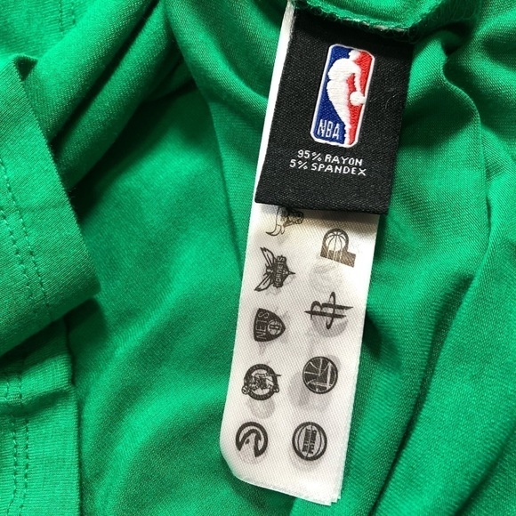 🆕 Boston Celtics NBA women’s v neck top - Picture 6 of 9